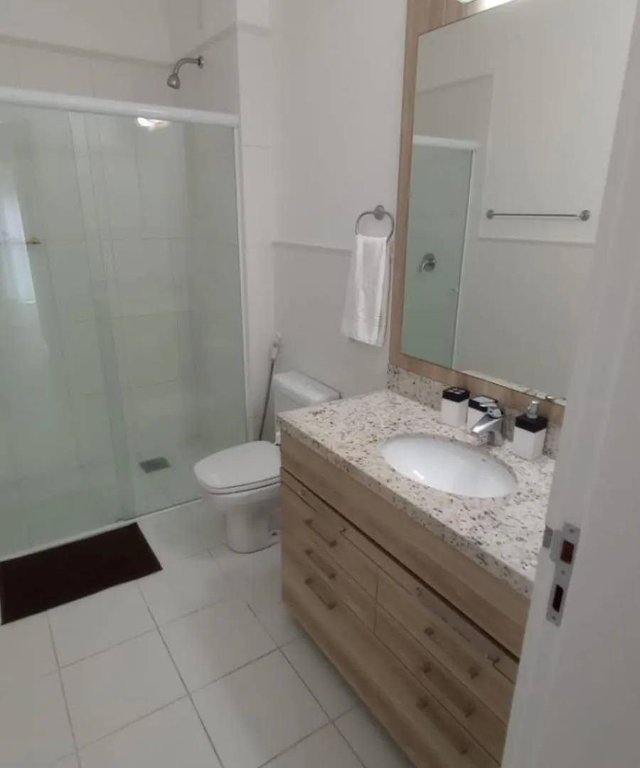 Apartamento Santinho Frente para Mar, Pé na Areia, Dois Quartos Florianópolis