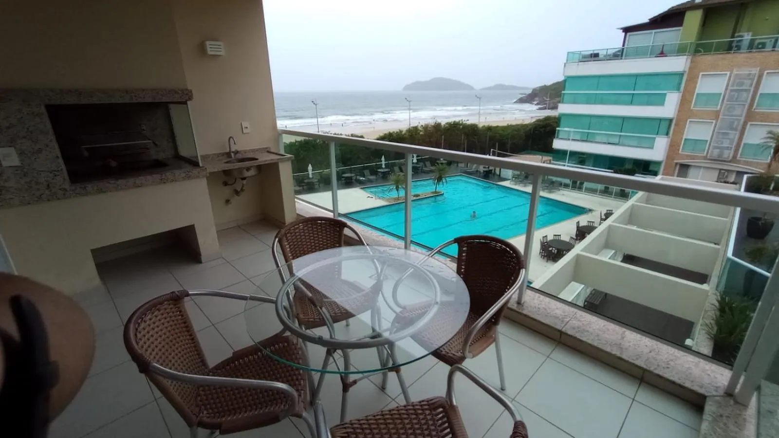 Santinho Frente para Mar, Pé na Areia, Dois Quartos Florianópolis 0*,  Brasil