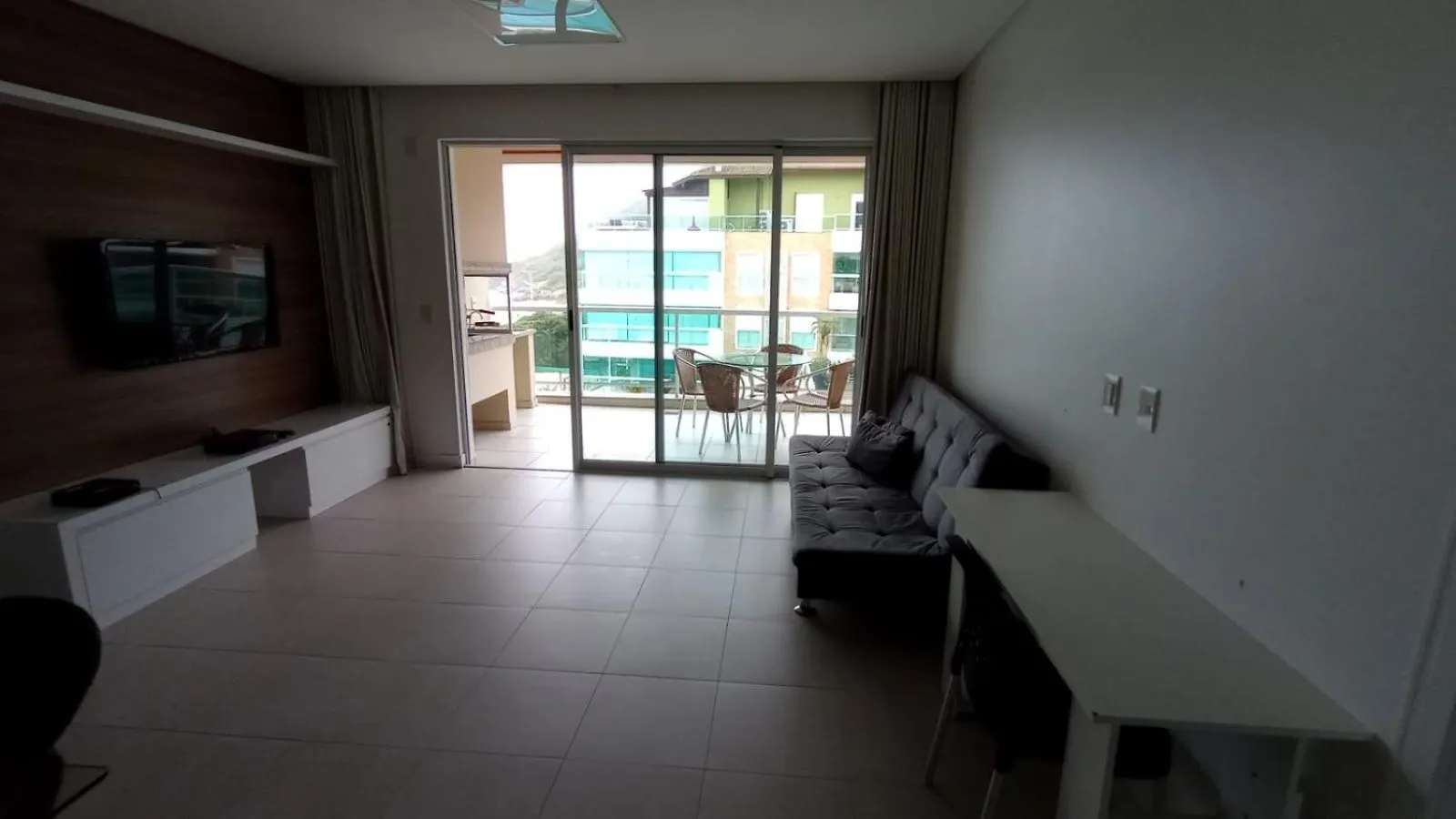 Apartamento Santinho Frente para Mar, Pé na Areia, Dois Quartos Florianópolis